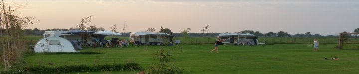 Minicamping De Somerweij, Stalmansweg 11, 5712PJ Someren, dichtbij vele bossen en vennen. In een rustige omgeving, niet ver verwijderd van het dorp Someren.